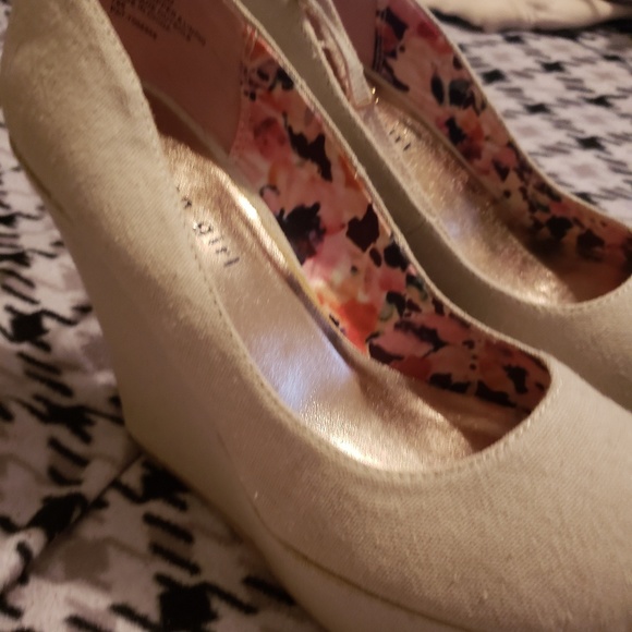 Steve Madden wedges - Madden Girl wedges - Picture 2 of 4